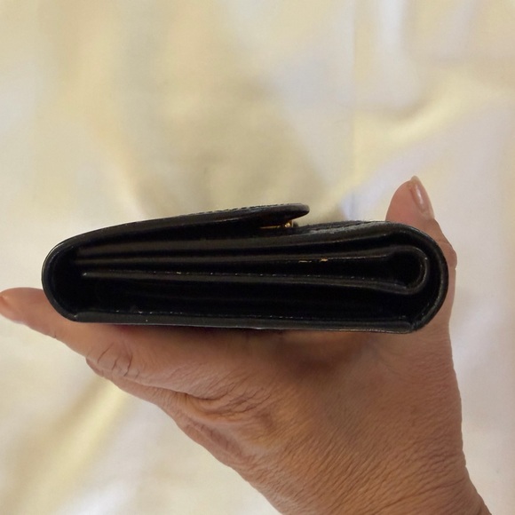 Vintage Gucci Black Leather wallet with signature GG’s - Picture 5 of 13